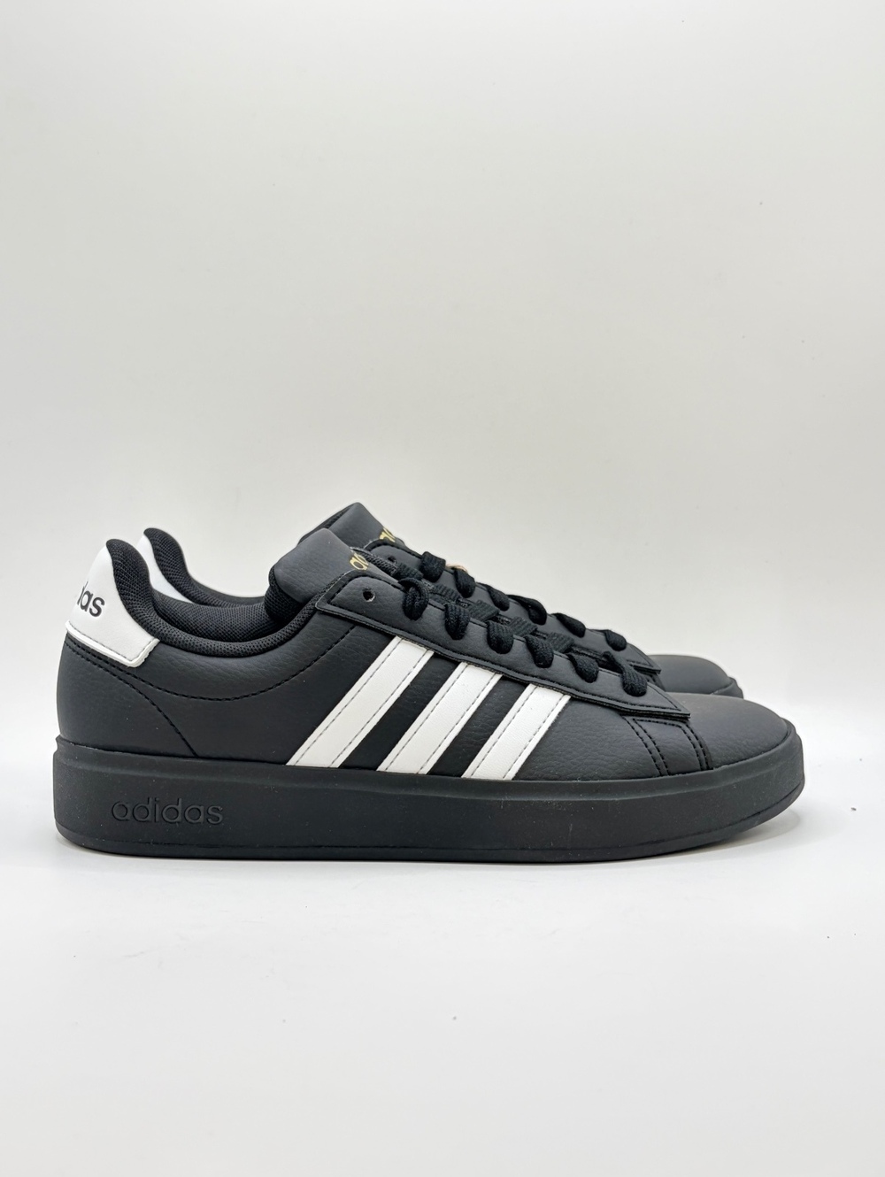 Adidas Grand Court 2.0 Women's Black and White Sneakers Size 5 US